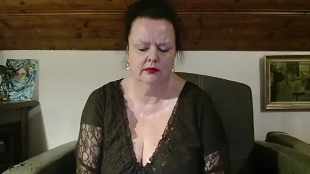 TiffanyMature online show from January 19, 4:25 pm