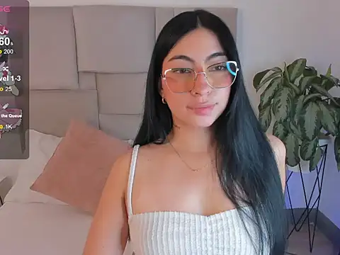 laurenn smith online show from September 19, 12:59 pm