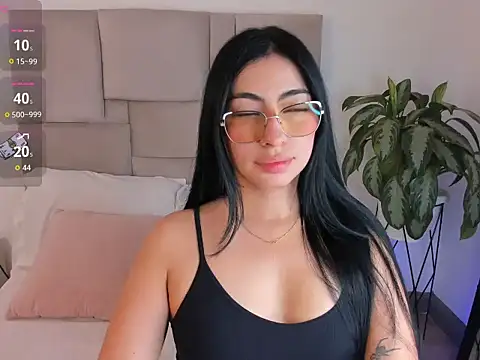laurenn smith online show from September 30, 1:06 pm
