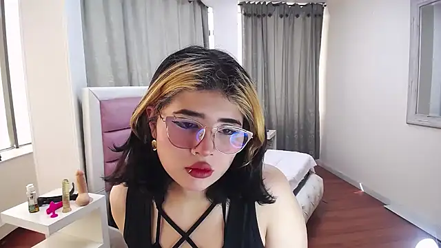 dafnelee online show from September 13, 1:41 pm