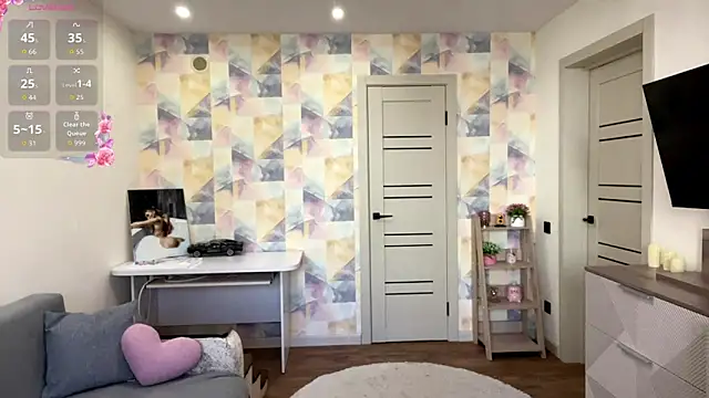 NylaNadler online show from April 8, 4:14 am