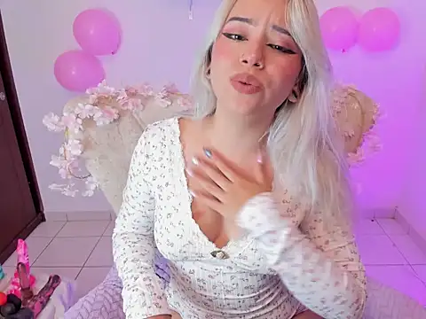 nataliehenao 69 online show from September 26, 4:54 am