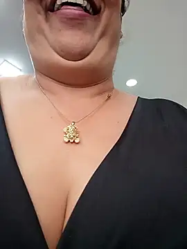 Mia-Glow online show from January 15, 3:18 pm