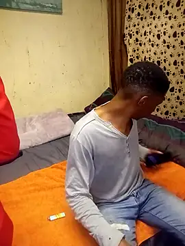 KruellaR1de3 online show from April 8, 9:17 pm