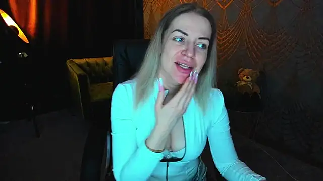 Anna Snows online show from May 6, 5:06 pm
