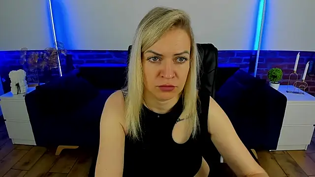 Snapshot of Anna_Snows chatting on September 22, 5:28 am Anna Snows online show from September 22, 5:28 am