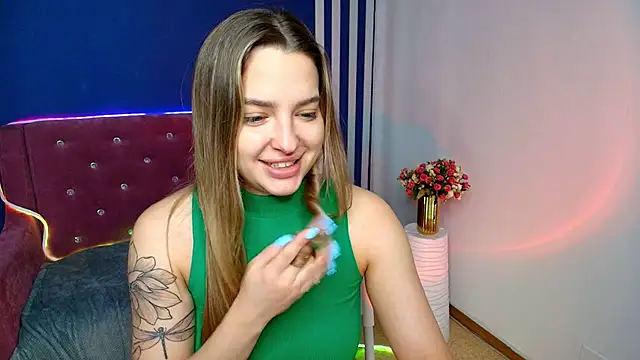 Emma  Ross online show from March 5, 2:18 am