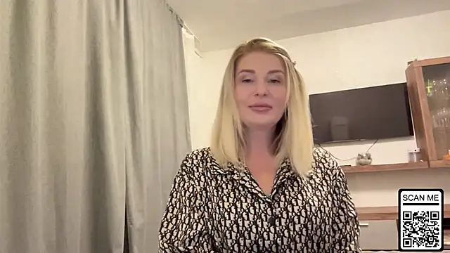 Blondie xoxoxo online show from October 11, 8:00 pm