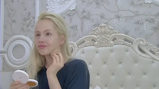 EllieFrosty  online show from May 15, 3:00 am