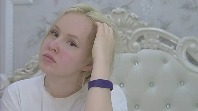 EllieFrosty  online show from May 10, 8:55 pm