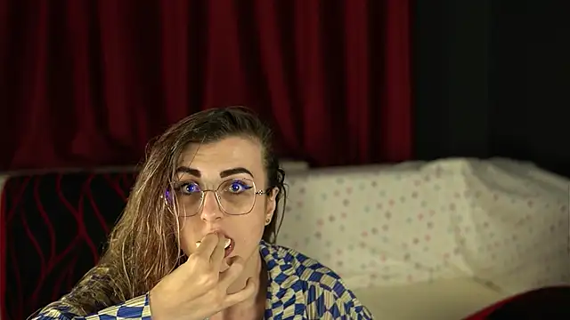 Tracyix online show from May 12, 6:36 pm