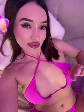 Bella-taylorr online show from May 9, 11:45 am