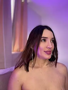 Bella-taylorr online show from May 11, 4:04 pm