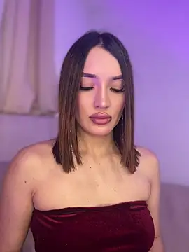 Bella-taylorr online show from May 14, 11:38 am