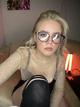 April Purr online show from November 18, 7:42 am