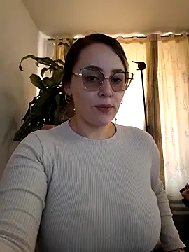 CurvyLust x online show from April 21, 6:15 pm