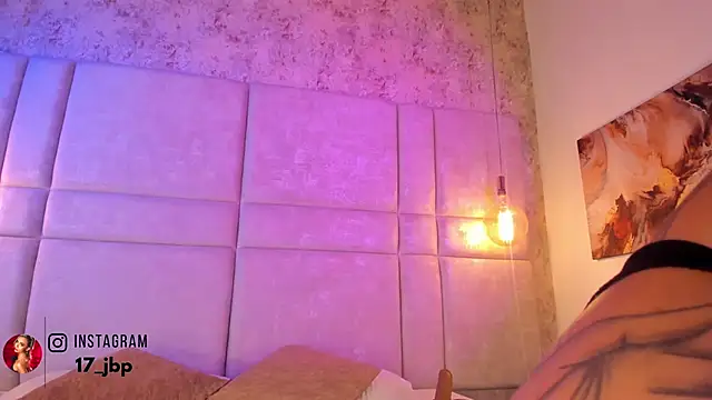 Mily Vermont online show from October 6, 8:24 pm