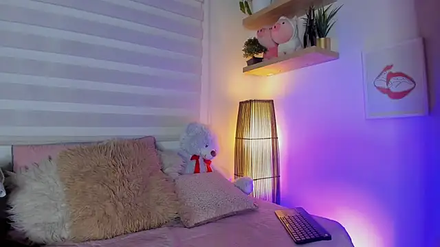 sara madrid online show from April 9, 11:59 am