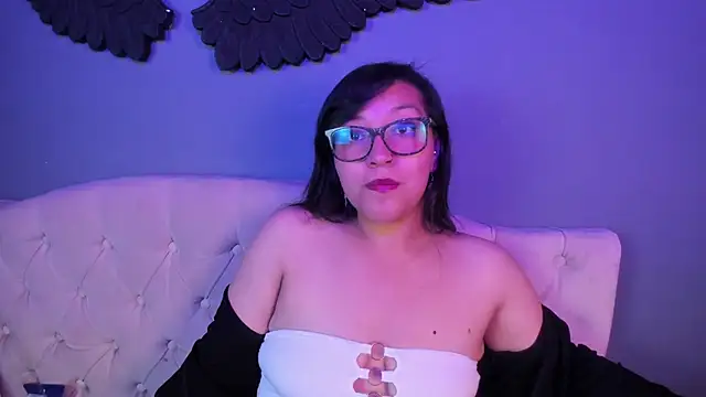 Skye bluee  online show from September 18, 3:16 am