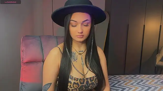 Snapshot of mygoddesshecate chatting on October 5, 3:00 am mygoddesshecate online show from October 5, 3:00 am
