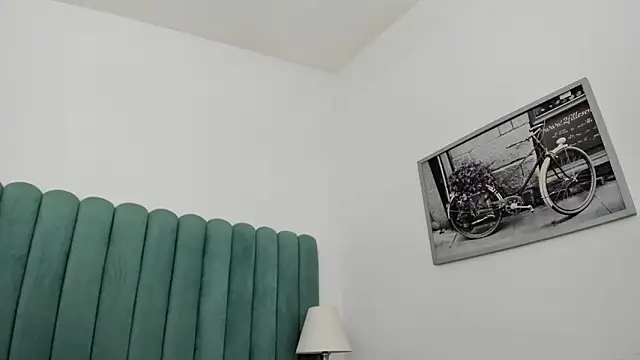 EmilyHanks  online show from March 24, 8:47 pm