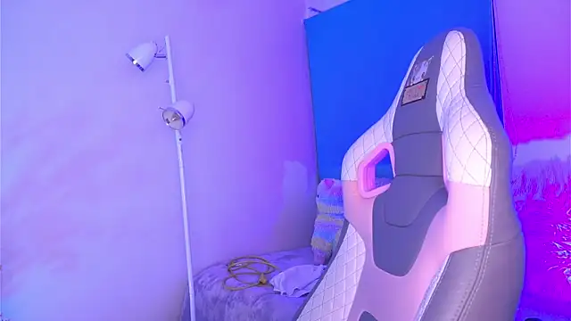 Lana Dreams  online show from April 9, 2:25 am