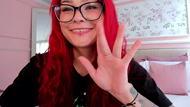 mae lyra online show from May 21, 6:06 pm