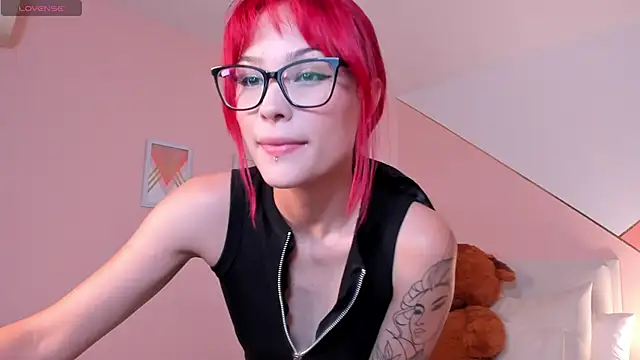 mae lyra online show from January 6, 9:51 pm