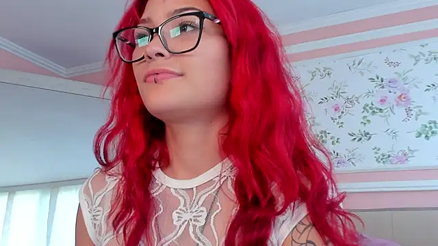mae lyra online show from May 22, 6:06 pm