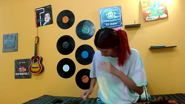 skinnyverus18 online show from October 24, 6:59 pm