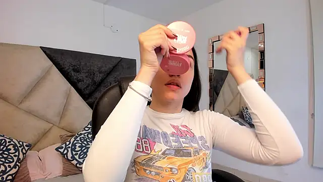 SaraWagner  online show from October 25, 12:29 am