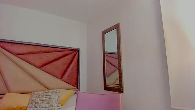 SaraWagner  online show from May 13, 12:17 am