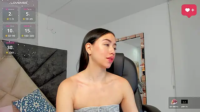 SaraWagner  online show from October 10, 12:15 am