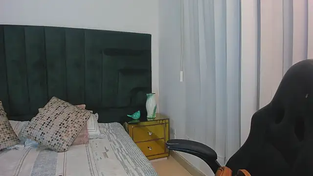 SaraWagner  online show from October 28, 12:49 am