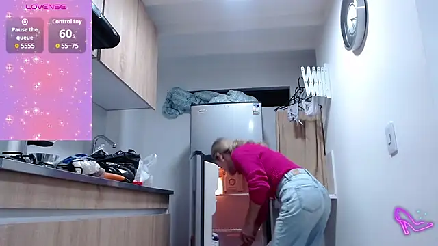 AllysonStonne online show from October 18, 11:39 pm