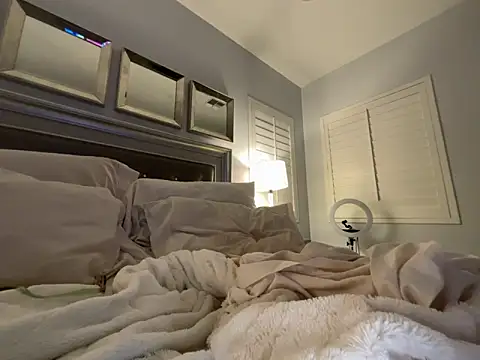 chanelstjames online show from May 4, 4:05 am