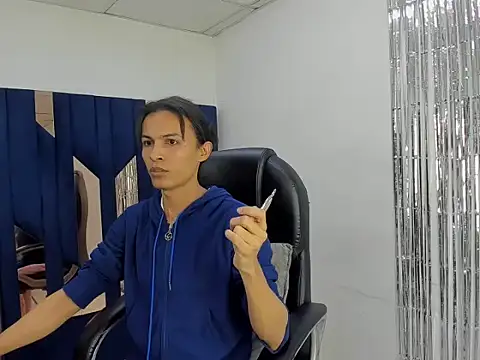 Aisha hotts777 online show from May 27, 8:39 pm