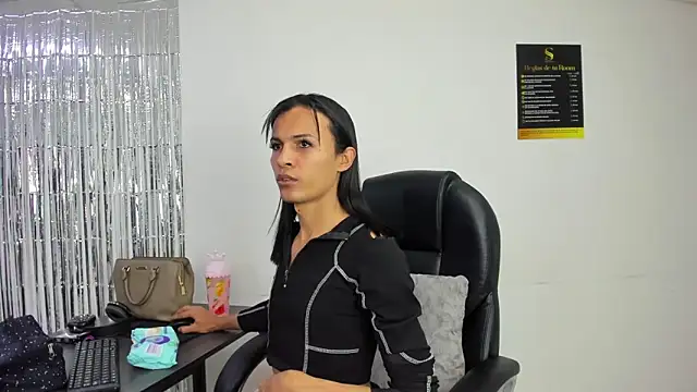Aisha hotts777 online show from May 18, 8:48 pm