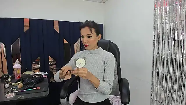 Aisha hotts777 online show from May 10, 3:19 am