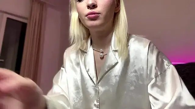 blondekira online show from October 21, 2:43 pm