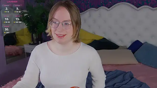 Amanda Butlerr online show from April 8, 11:01 am