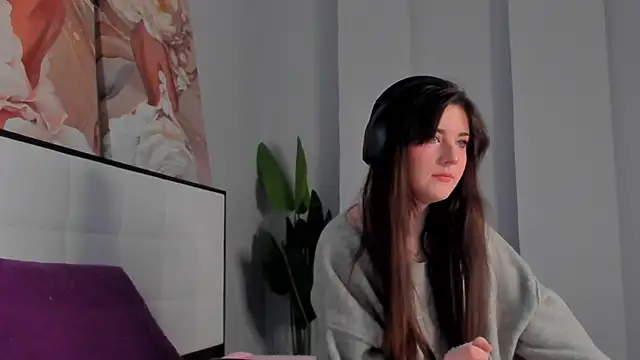 CloveDia online show from October 25, 8:22 am