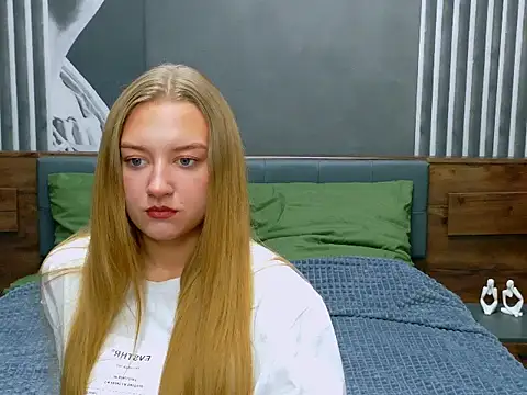 DarcyWilsy online show from October 15, 12:02 am