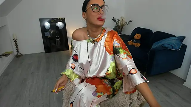 Helen Sinn online show from September 20, 4:00 am