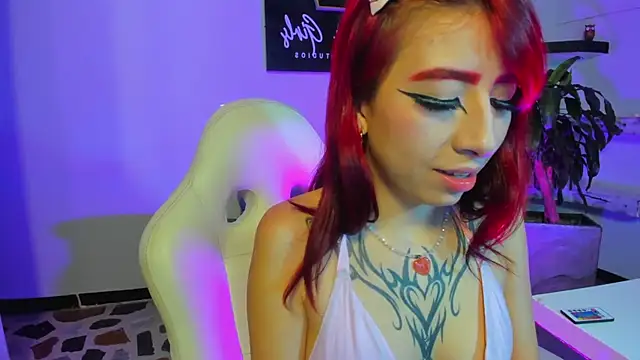 Snapshot of RavenKitty_ chatting on September 29, 4:50 am RavenKitty online show from September 29, 4:50 am