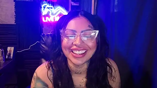 chicanachic13 online show from December 13, 9:54 pm