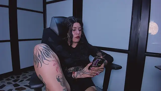 MistressMariam  online show from October 31, 8:13 pm