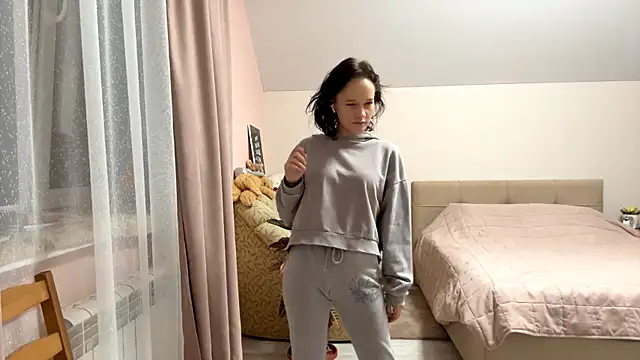 KellySayli online show from October 5, 6:13 pm