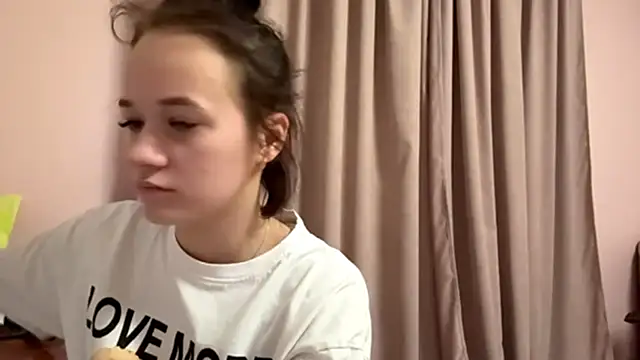 KellySayli online show from September 15, 6:37 pm