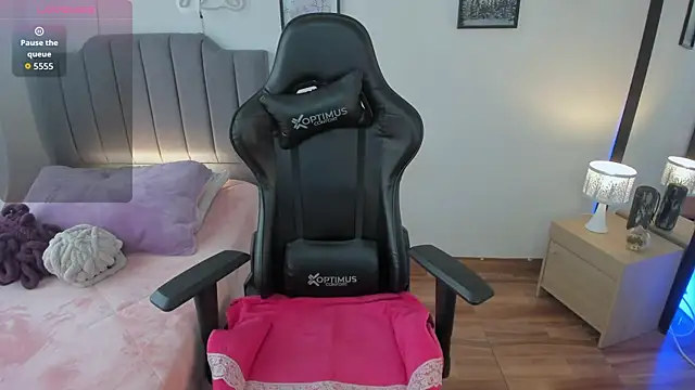 amaia monet online show from November 24, 7:38 pm